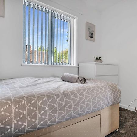 Stylish 3Br Home - Beautiful Garden - Parking 웨스트브로미치 외부 사진