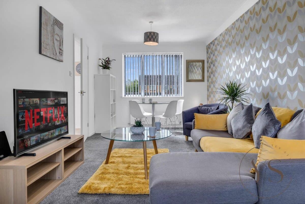 Stylish 3Br Home - Beautiful Garden - Parking 웨스트브로미치 외부 사진