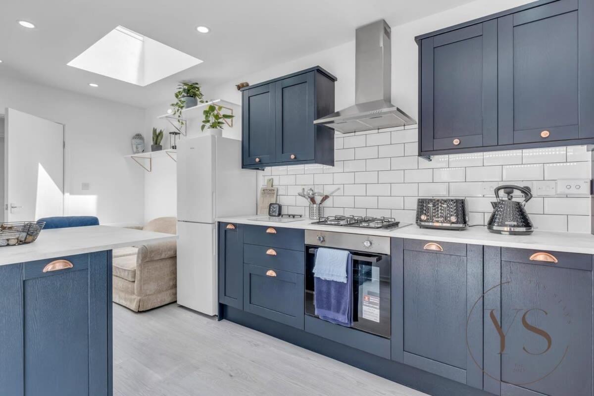 Stylish 3Br Home - Beautiful Garden - Parking 웨스트브로미치 외부 사진