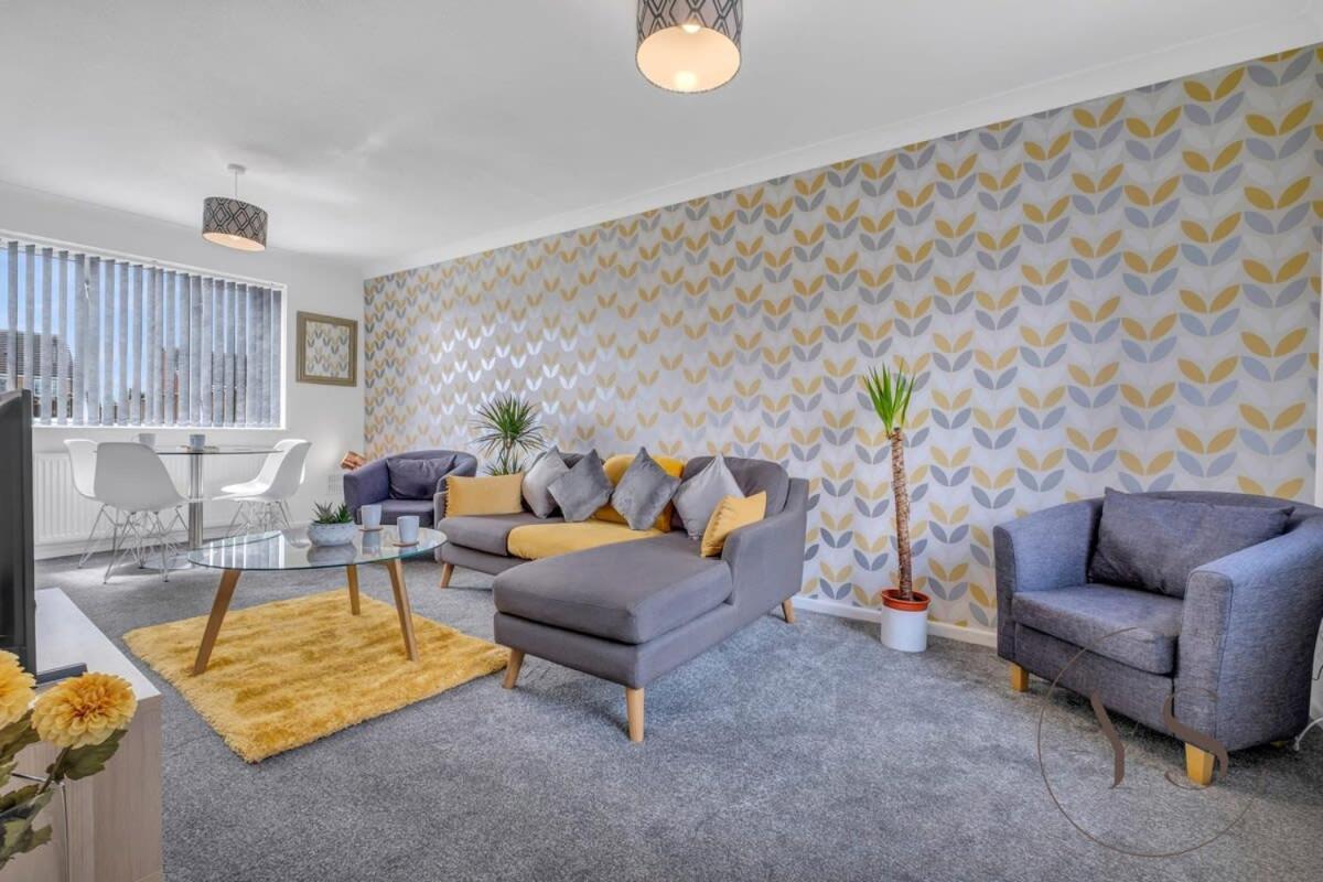 Stylish 3Br Home - Beautiful Garden - Parking 웨스트브로미치 외부 사진